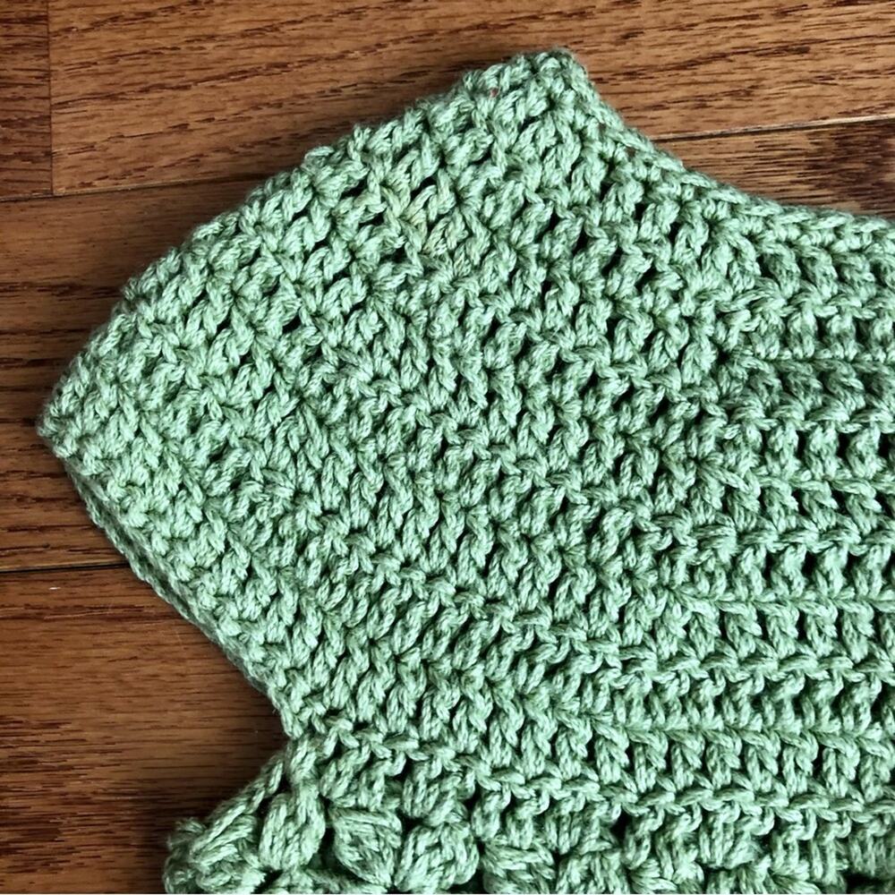 Crochet Handmade Daisy Buttons Cropped Green Vest Girl’s Size 5-8 - Picture 4 of 7